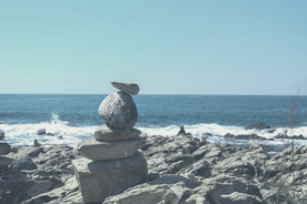 石头堆叠层叠图片