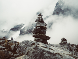 石头堆叠层叠图片