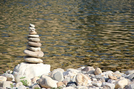 石头堆叠层叠图片