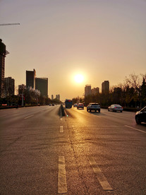 城市夕阳街景