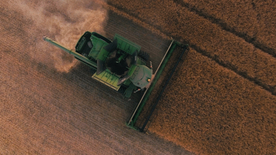 收割机丰收图片