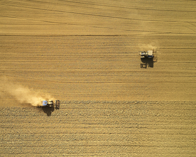 收割机丰收图片