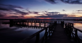 河岸码头唯美图片