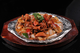 干锅肥肠美味图片