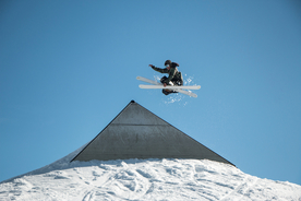 滑雪运动滑雪板图片