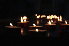 蜡烛烛光火苗图片