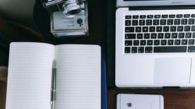 笔记本翻开书写图片