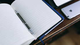 笔记本翻开书写图片