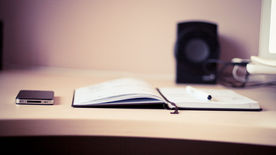 笔记本翻开书写图片