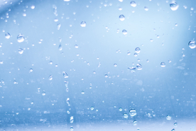 雨中美景水珠积水图片