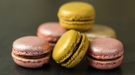 马卡龙五颜六色甜品图片