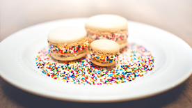 马卡龙五颜六色甜品图片