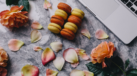 马卡龙五颜六色甜品图片