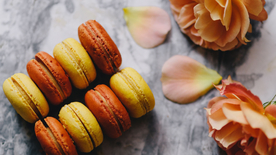 马卡龙五颜六色甜品图片