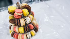 马卡龙五颜六色甜品图片