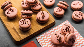 马卡龙五颜六色甜品图片