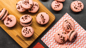 马卡龙五颜六色甜品图片