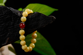 蜜蜡黄色手串手链图片