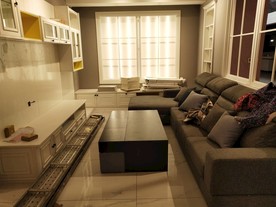 布艺沙发 白色电视 灰色