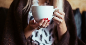 手中物品手捧东西图片