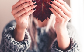 手中物品手捧东西图片