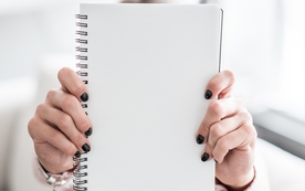 手中物品手捧东西图片