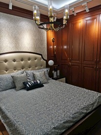 床 衣柜 吊灯 壁纸墙 射灯