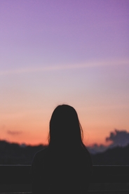 人物剪影轮廓摄影图片