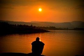 人物剪影轮廓摄影图片