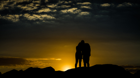 人物剪影轮廓摄影图片