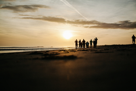 人物剪影轮廓摄影图片