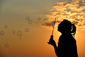 人物剪影轮廓摄影图片