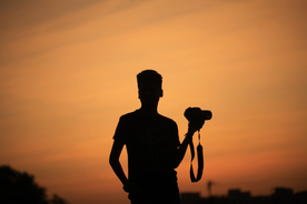 人物剪影轮廓摄影图片