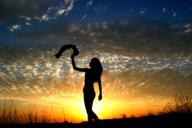 人物剪影轮廓摄影图片