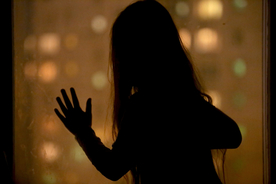 人物剪影轮廓摄影图片