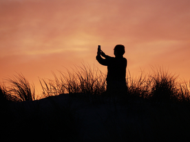 人物剪影轮廓摄影图片