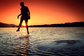 人物剪影轮廓摄影图片