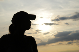 人物剪影轮廓摄影图片