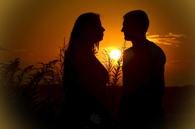 人物剪影轮廓摄影图片