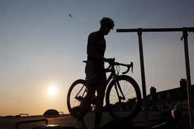 人物剪影轮廓摄影图片