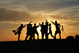 人物剪影轮廓摄影图片