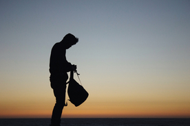 人物剪影轮廓摄影图片