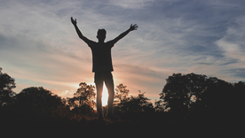 人物剪影轮廓摄影图片