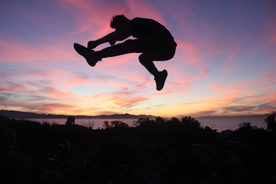 人物剪影轮廓摄影图片