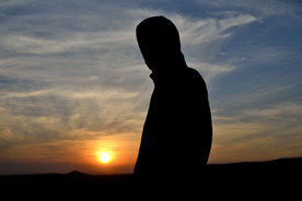 人物剪影轮廓摄影图片