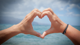 爱心手势心形元素图片