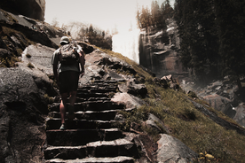 青年背影轮廓图片