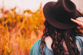 女生背影轮廓图片