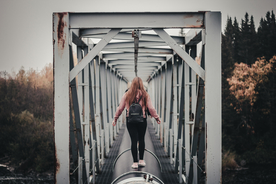 女生背影轮廓图片