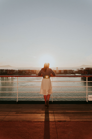 女生背影轮廓图片